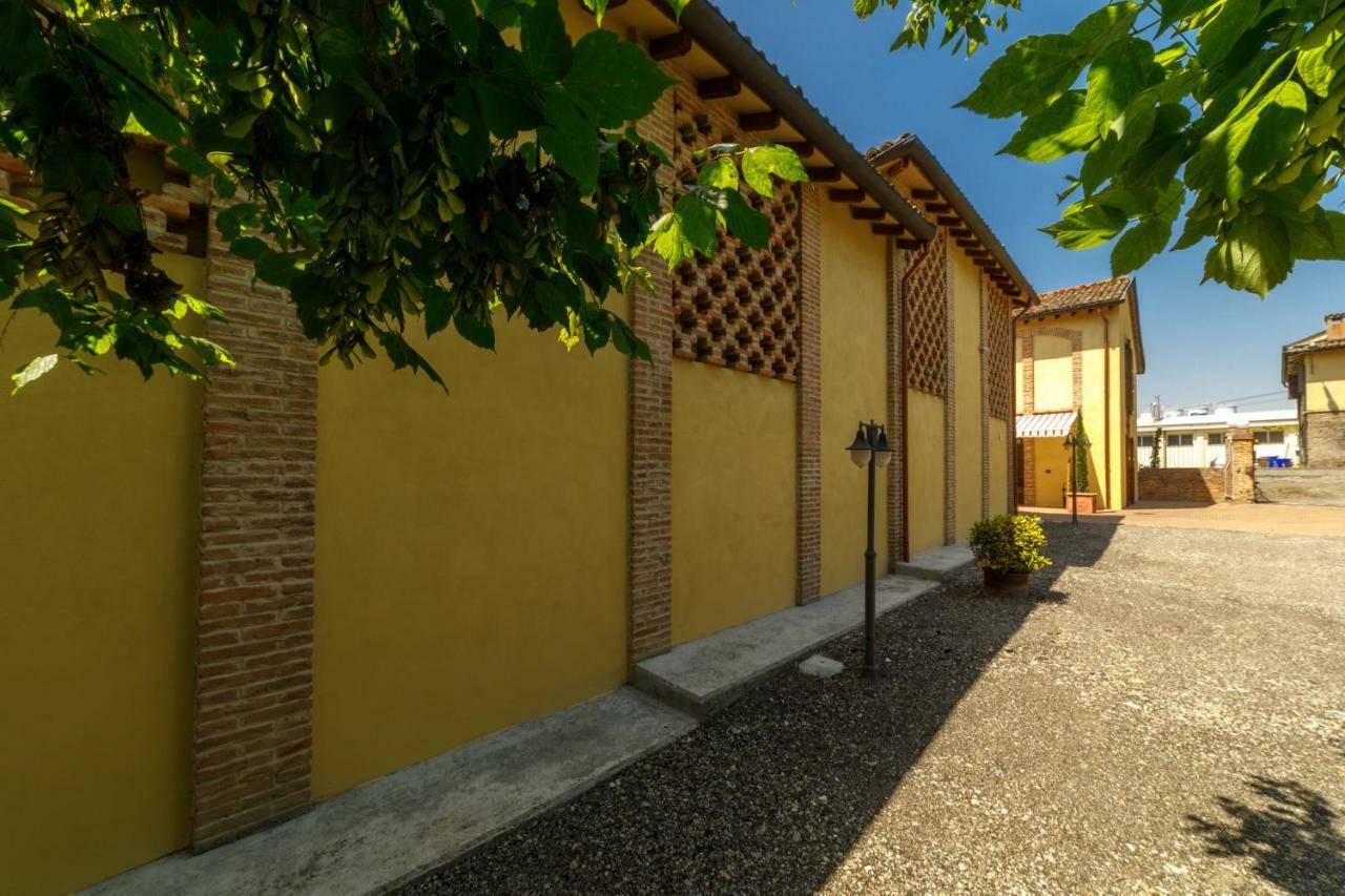 La Corte Del Mulino ฟอนตาเนลลาโต ภายนอก รูปภาพ