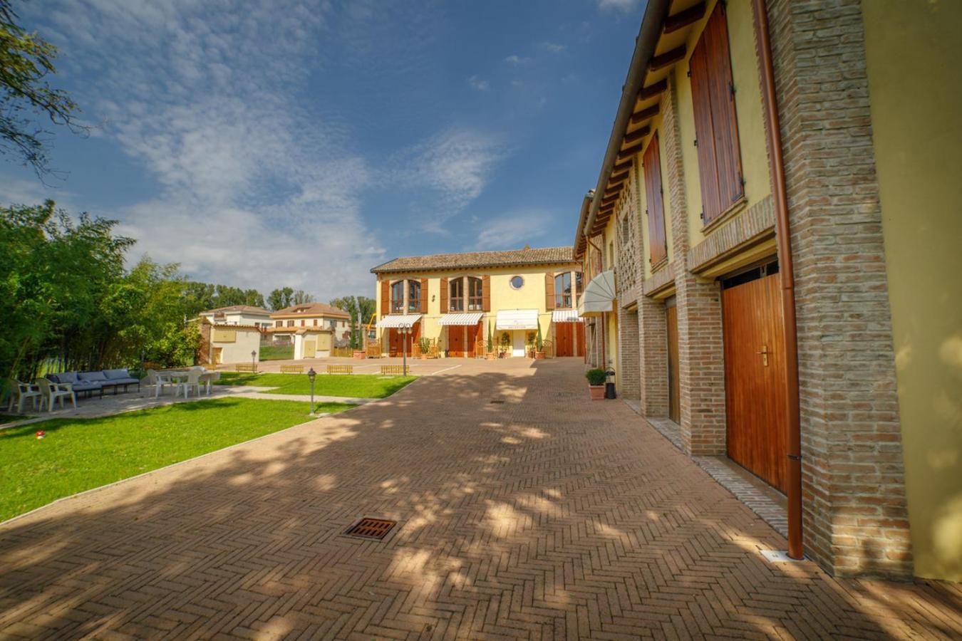 La Corte Del Mulino ฟอนตาเนลลาโต ภายนอก รูปภาพ