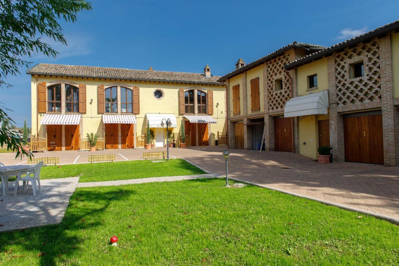 La Corte Del Mulino ฟอนตาเนลลาโต ภายนอก รูปภาพ